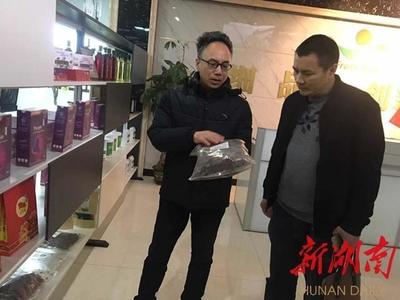 “中央工厂”让食品安全更有保障--记邵阳市第十二届政协委员黄名勇